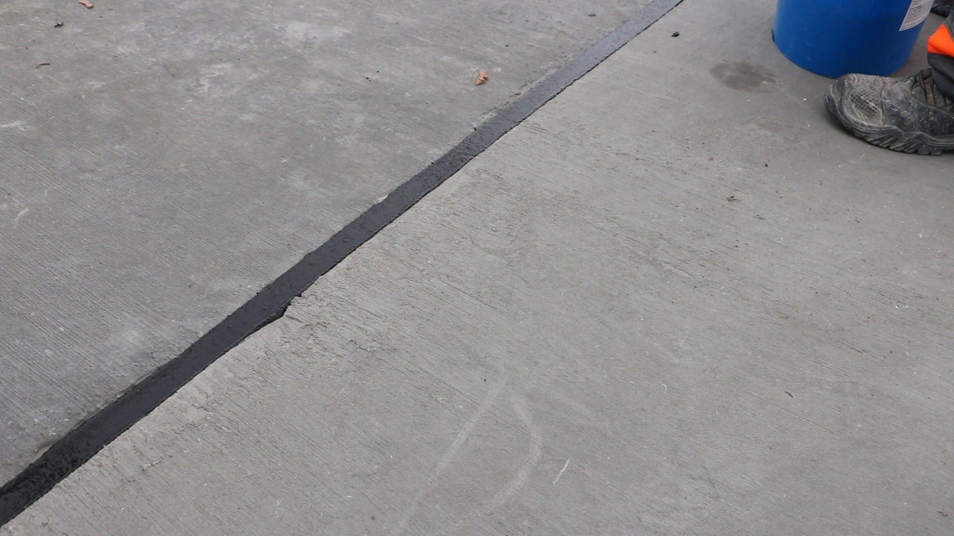Magma UltraCrack L275 MMA Flexible joint & crack concrete Repair application